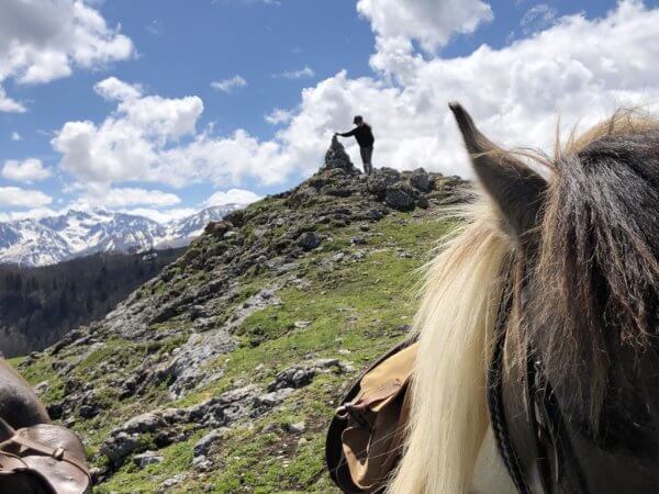Randonnée à cheval au sommet du Lhéris.